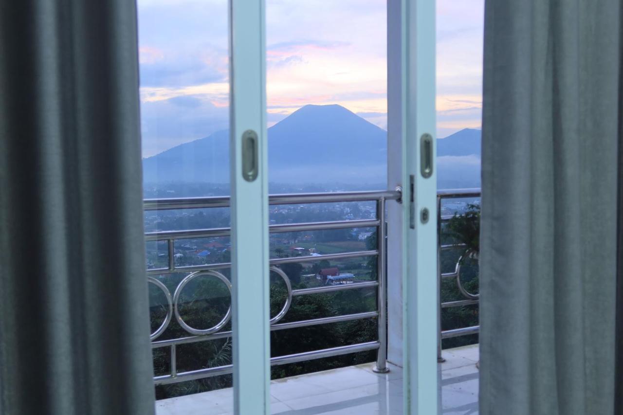Hotel Narwastu Hills Tomohon Exterior foto
